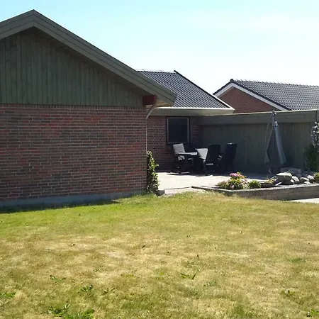 Lejlighed I Roligt Villakvarter. Апартаменты *